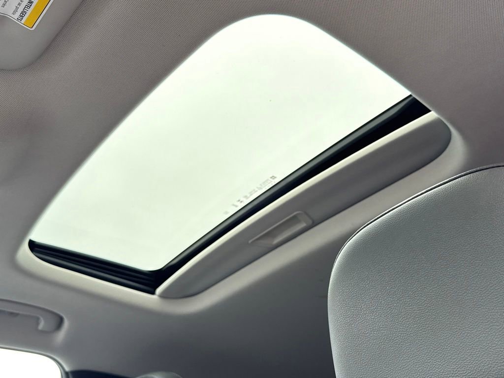 Used 2024 Chevrolet Trax LT w/ Sunroof Package image 31