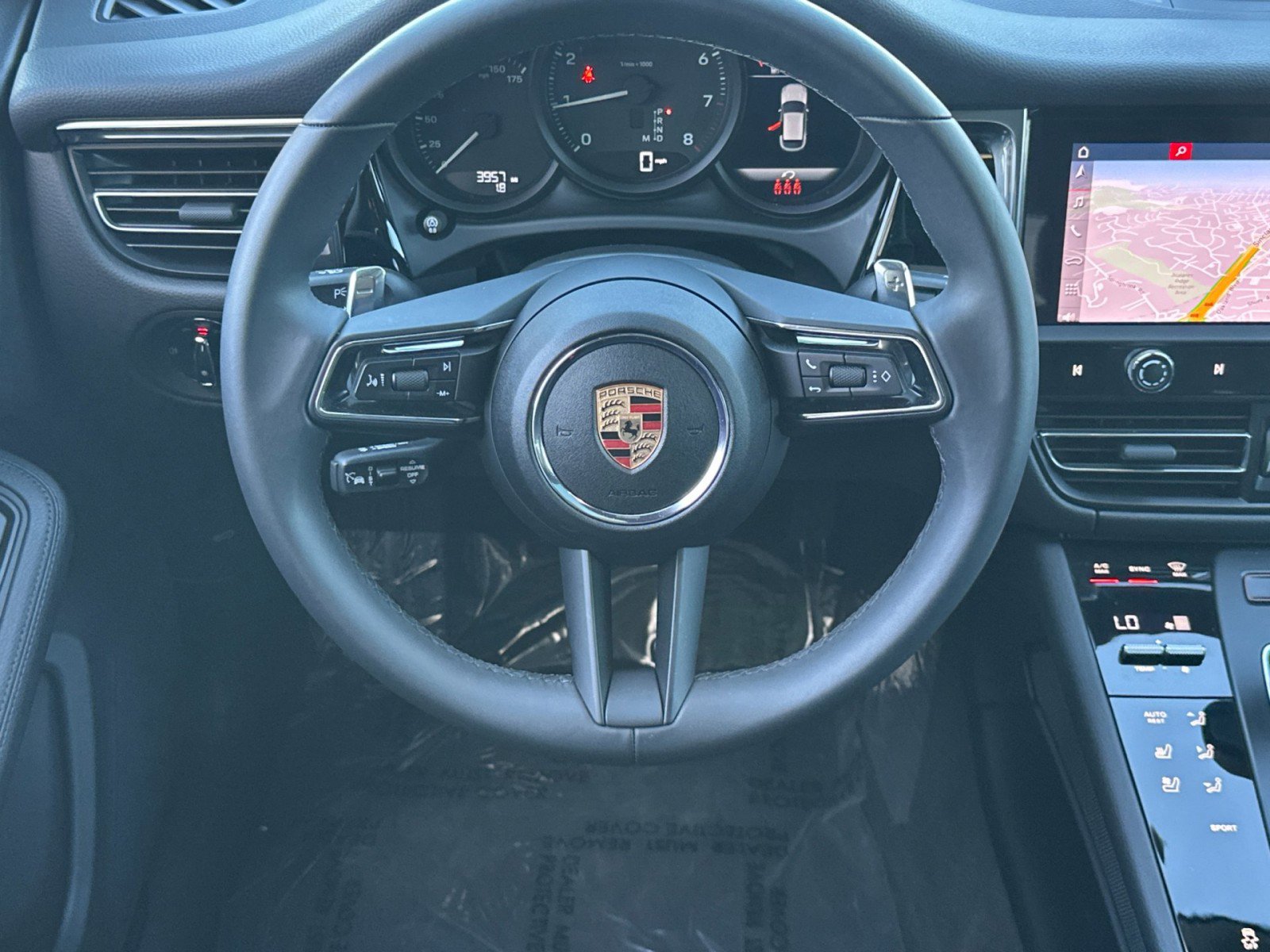 Certified 2025 Porsche Macan image 14