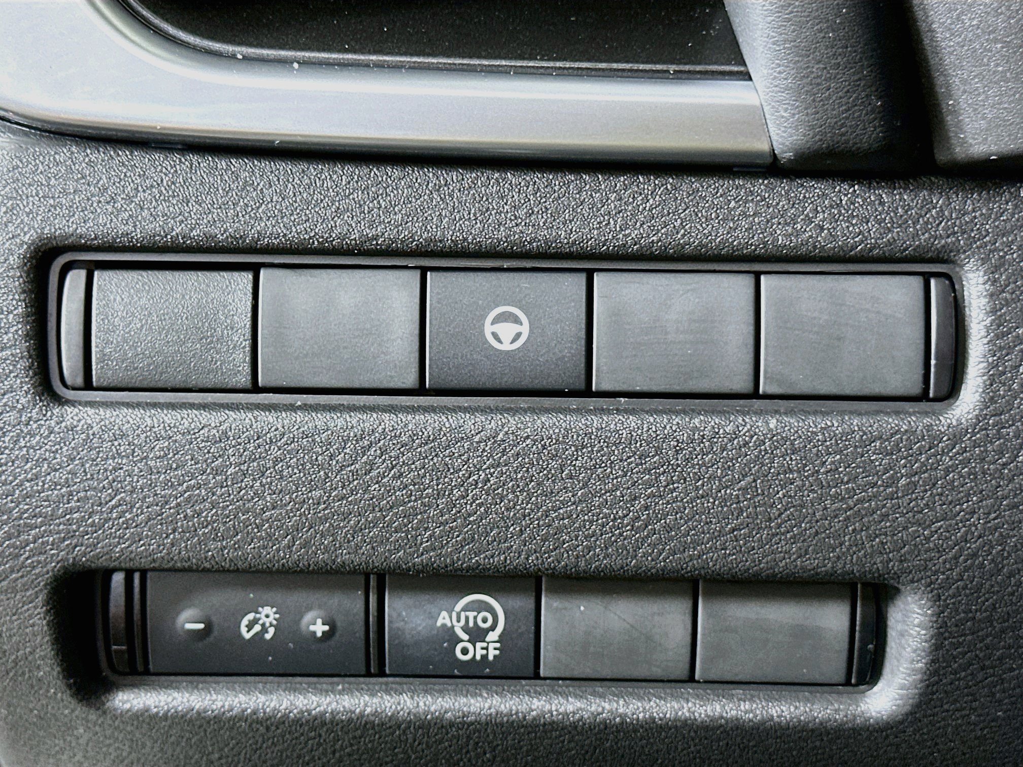 Used 2023 Nissan Rogue SV FWD image 17