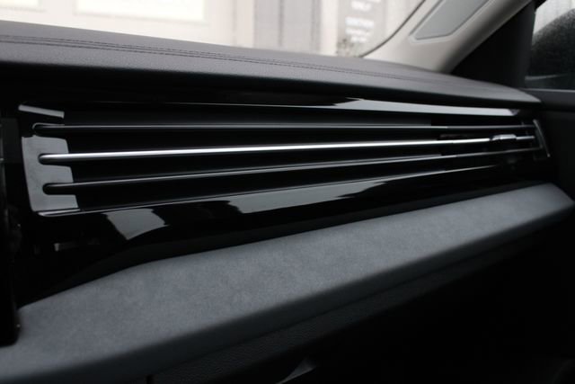 Used 2025 Volkswagen Jetta SE w/ Sunroof Package image 22