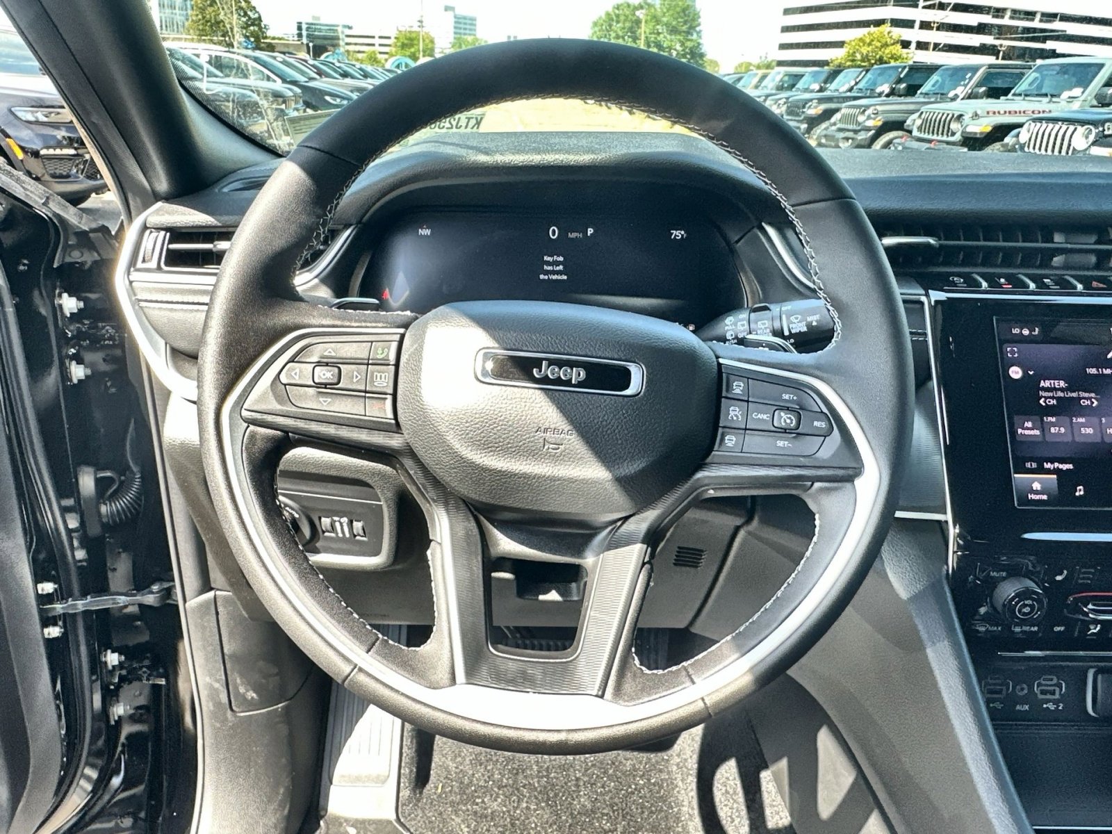 New 2025 Jeep Grand Cherokee Laredo w/ Luxury Tech Group I image 16