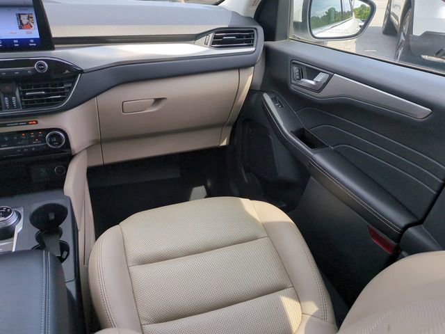 Used 2021 Ford Escape Titanium image 17