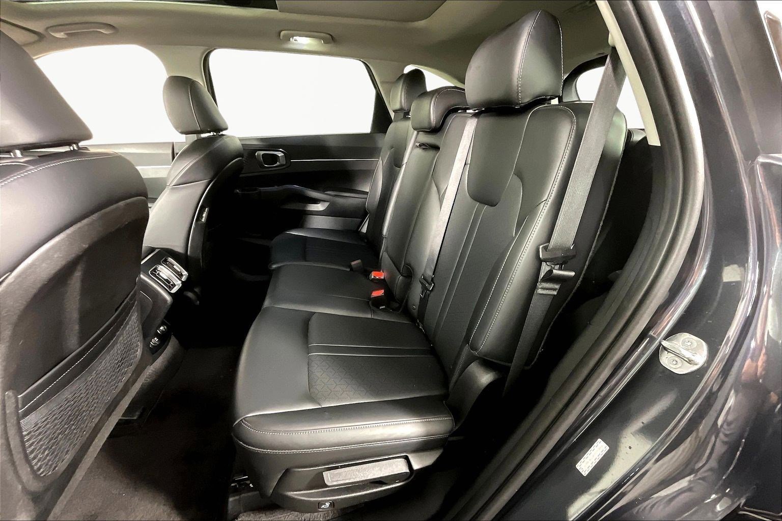 Certified 2023 Kia Sorento S w/ Panoramic Sunroof Package image 22