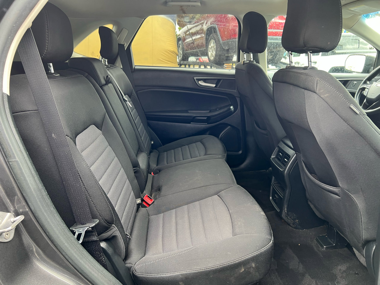 Used 2020 Ford Edge SE image 12