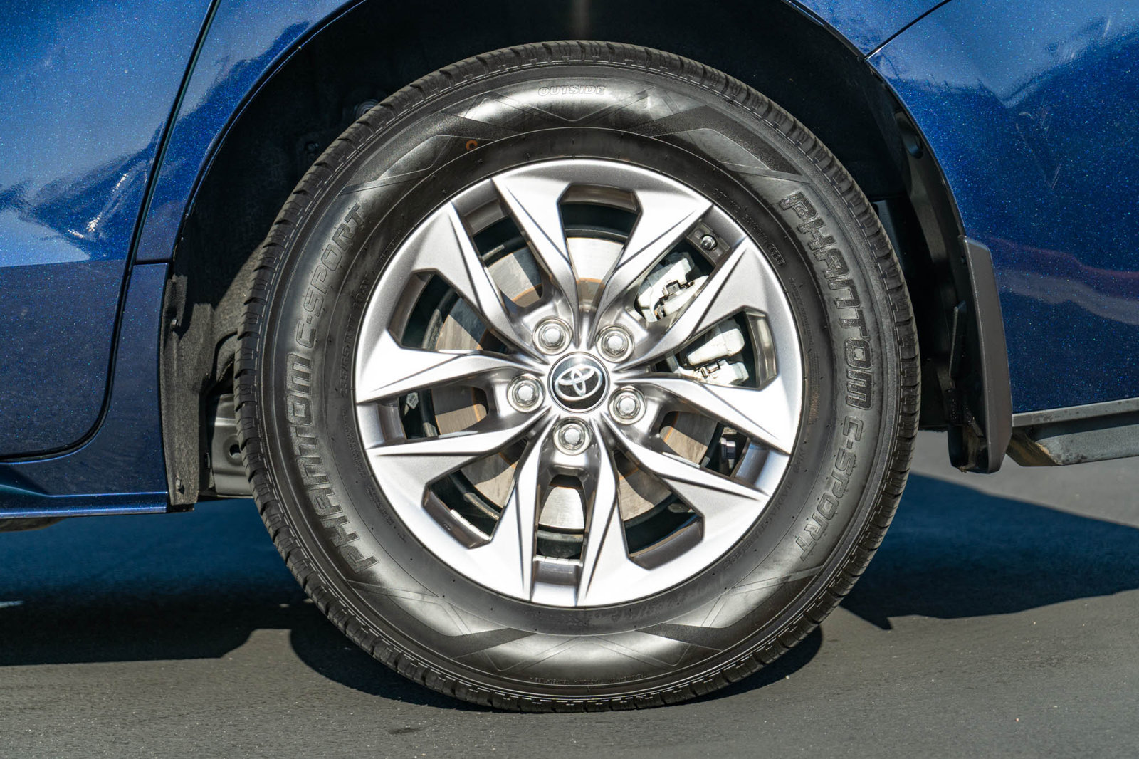 Certified 2024 Toyota Sienna XLE w/ XLE Plus Package FWD image 6
