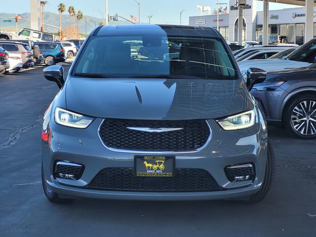 Used 2023 Chrysler Pacifica Limited image 2
