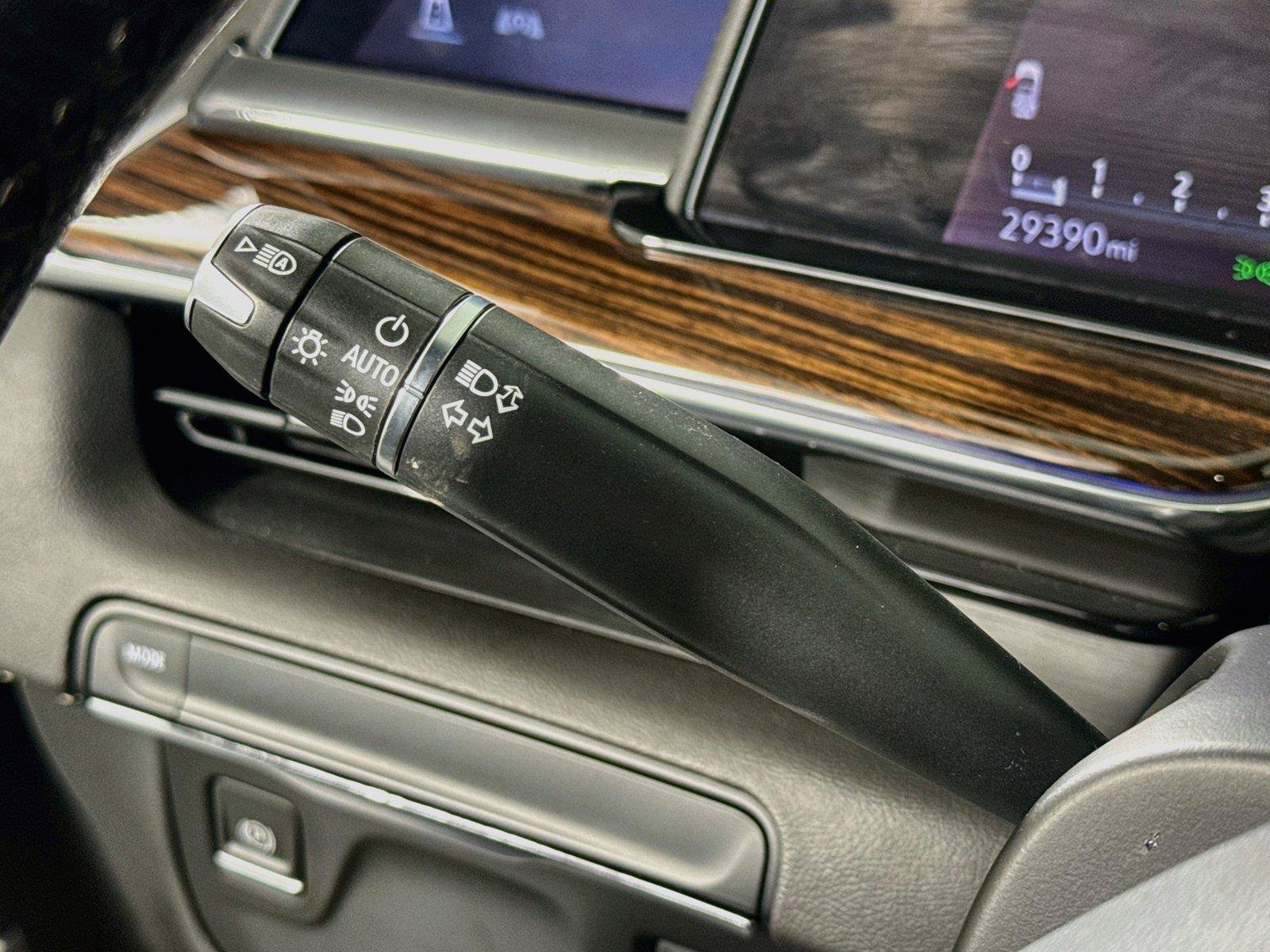 Used 2023 Cadillac Escalade Luxury RWD image 16
