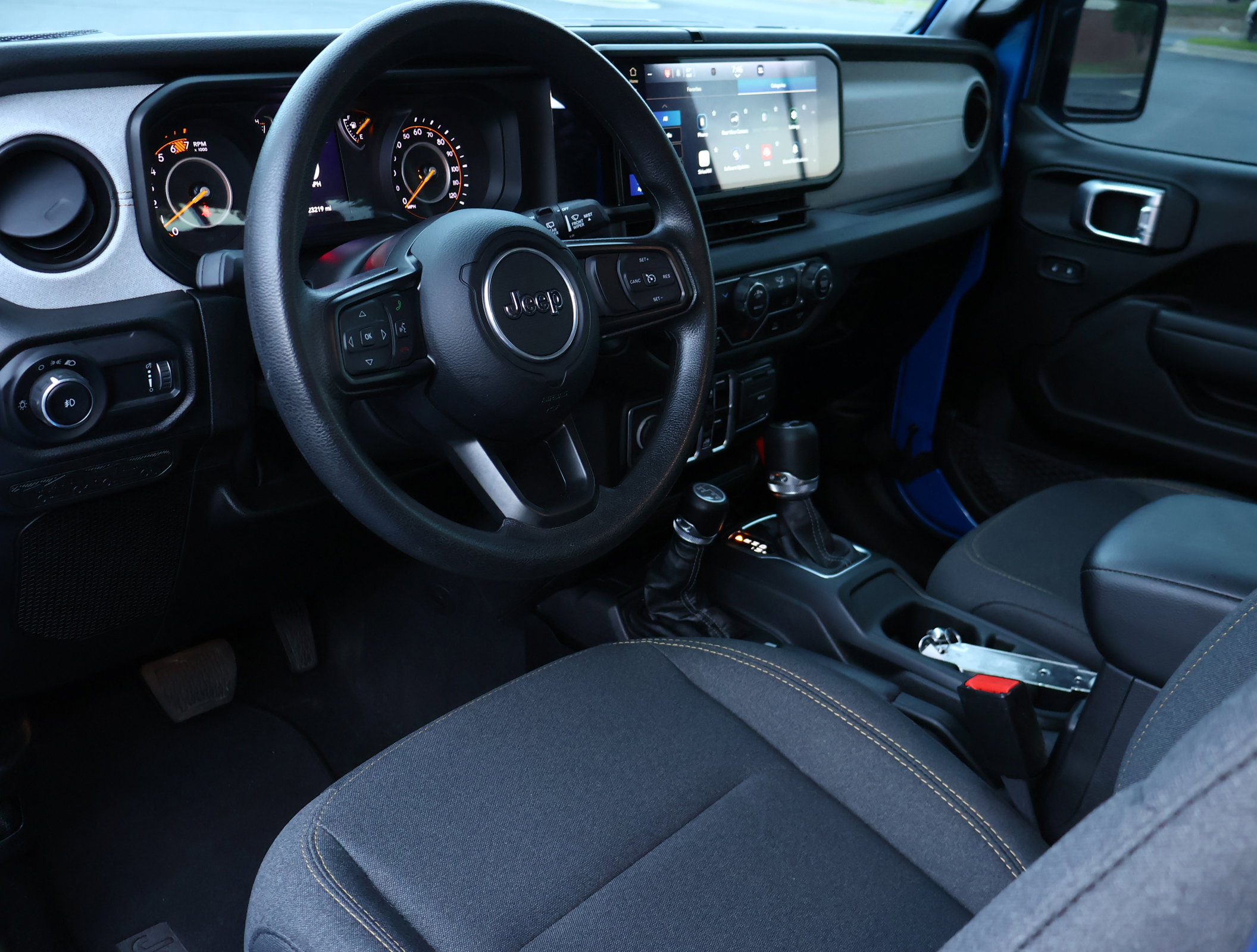 Used 2025 Jeep Wrangler Sport AWD/4WD image 3