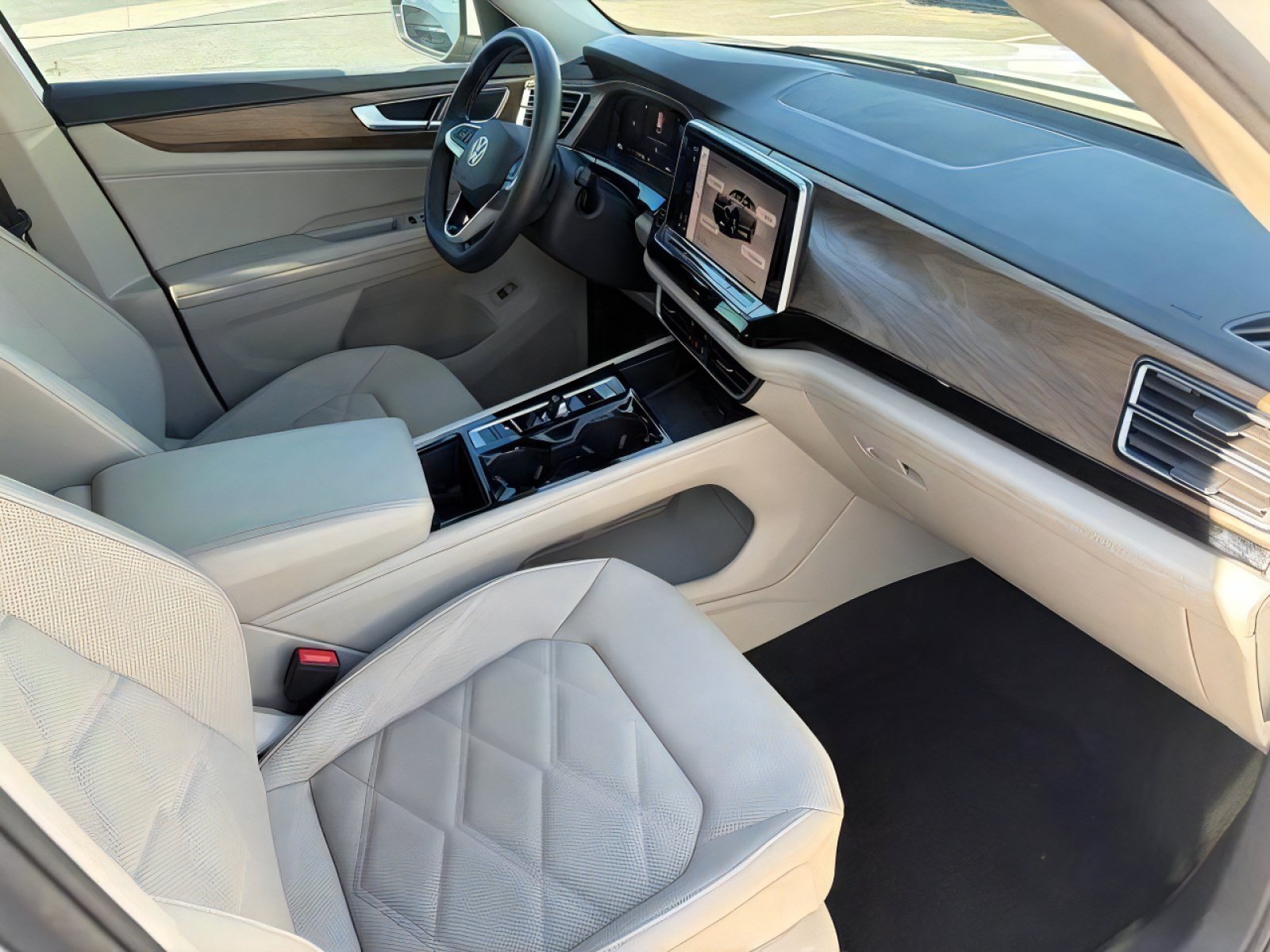 Used 2024 Volkswagen Atlas SE w/ Black Wheel Package FWD image 12