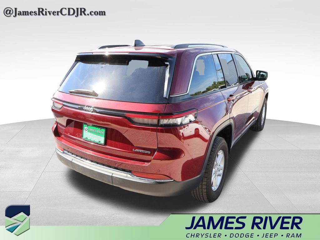 Used 2024 Jeep Grand Cherokee Laredo RWD image 5