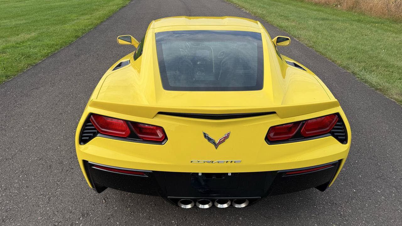 Used 2016 Chevrolet Corvette Stingray Coupe RWD image 9