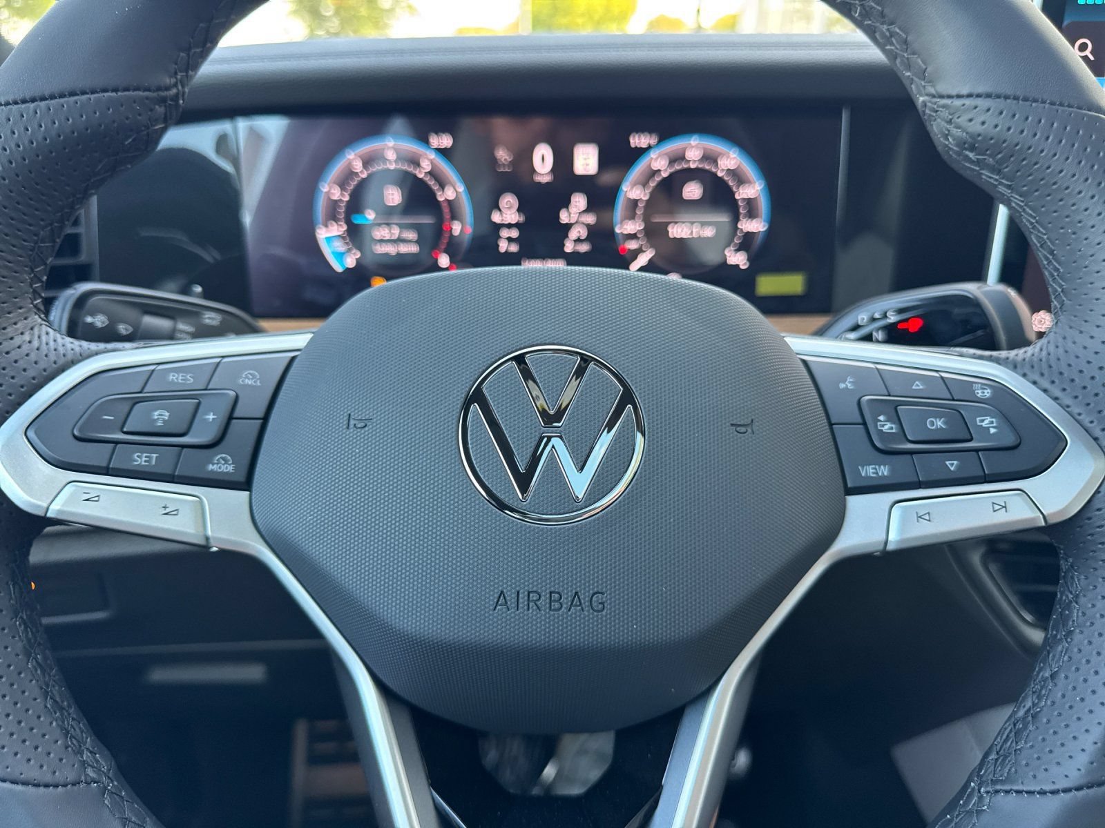 New 2026 Volkswagen Tiguan SEL R-Line AWD/4WD image 24