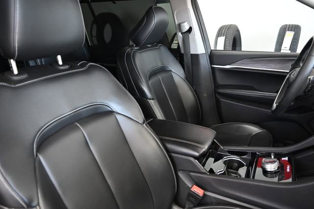 Used 2023 Jeep Grand Cherokee L Limited w/ Luxury Tech Group II AWD/4WD image 9