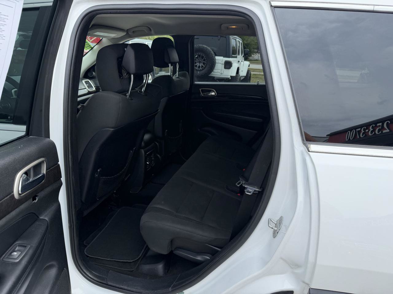 Used 2013 Jeep Grand Cherokee Laredo w/ Laredo E Group AWD/4WD image 15