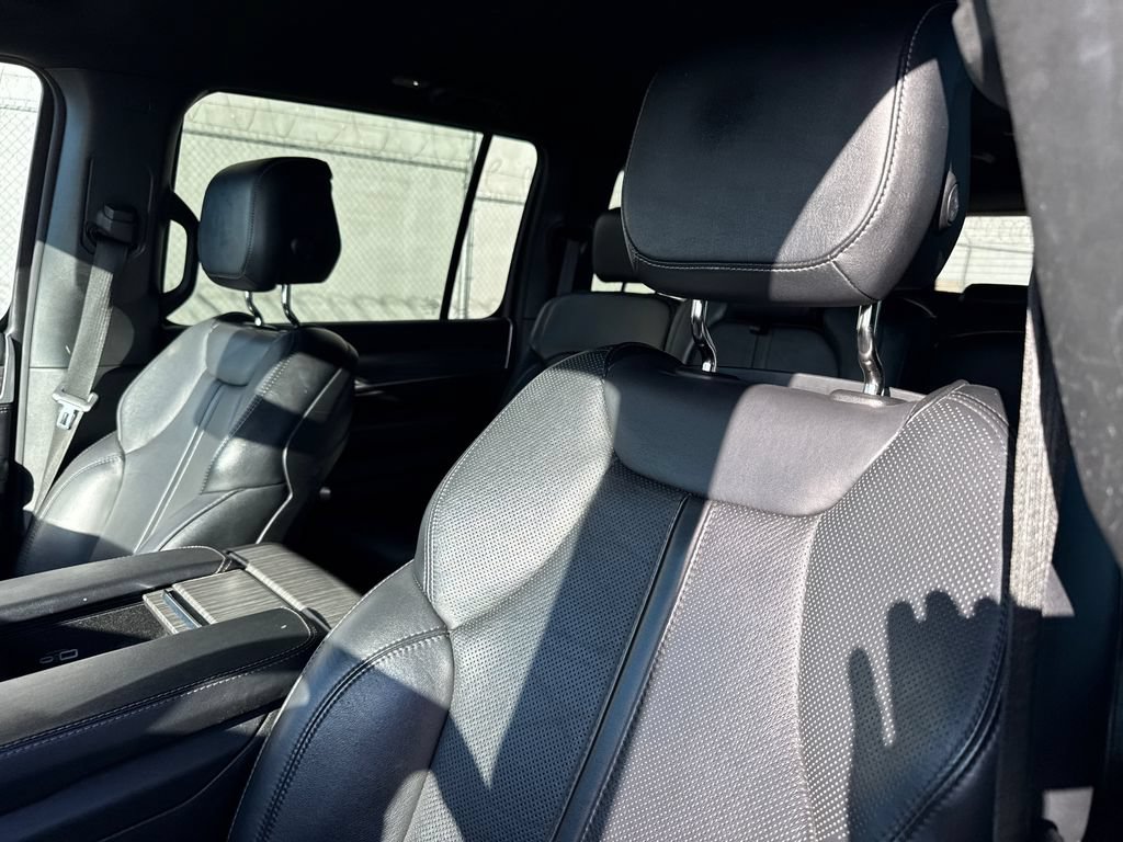 Used 2024 Jeep Wagoneer L Series II w/ Flexible Seating Group AWD/4WD image 23
