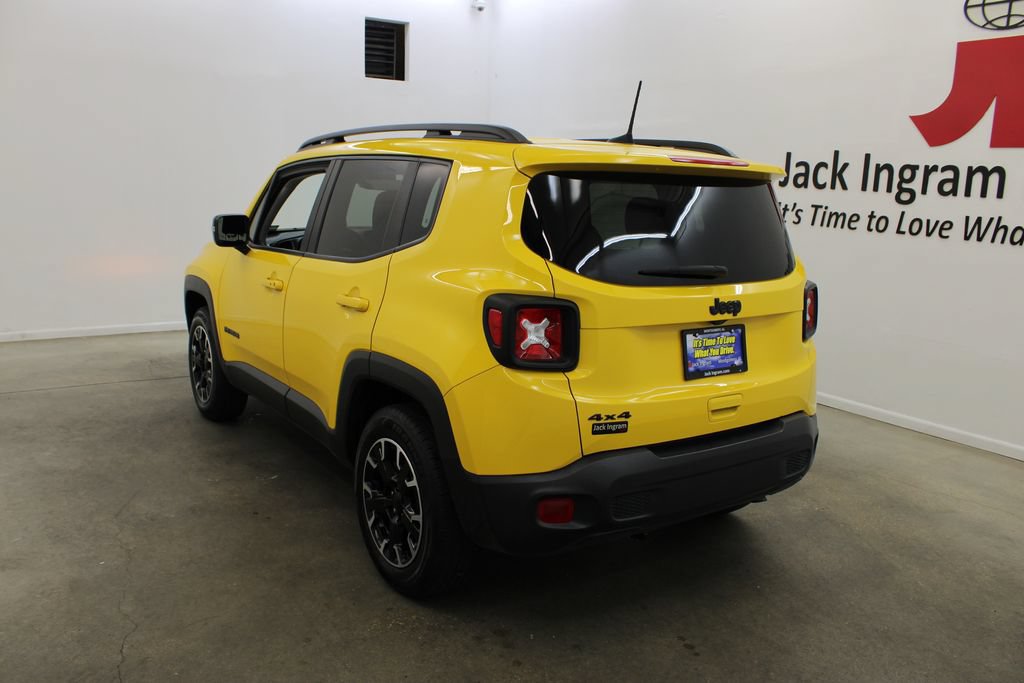 Used 2023 Jeep Renegade Latitude AWD/4WD image 3