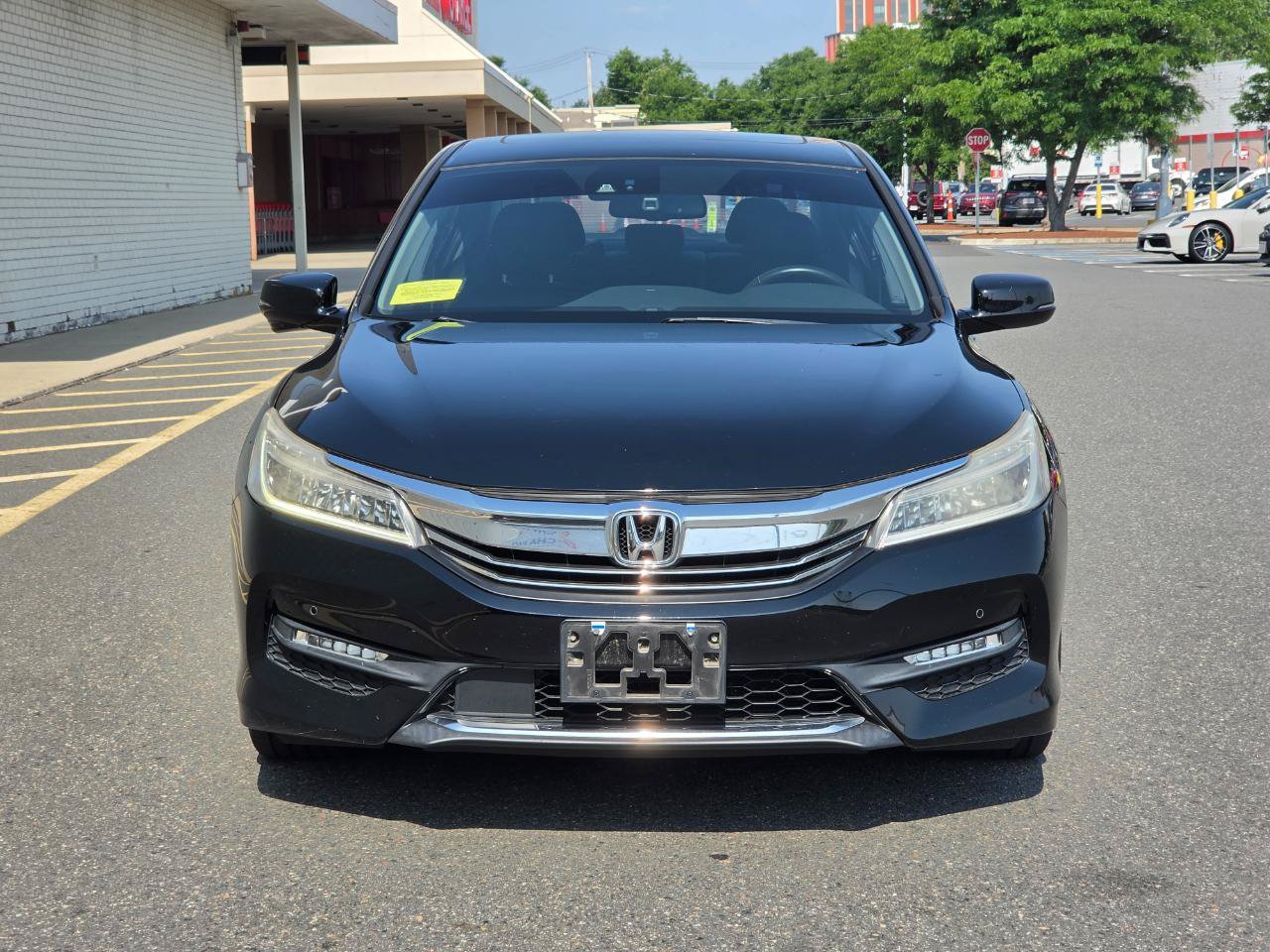 Used 2017 Honda Accord Touring image 2