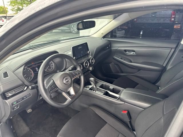 Used 2025 Nissan Sentra SV FWD image 9