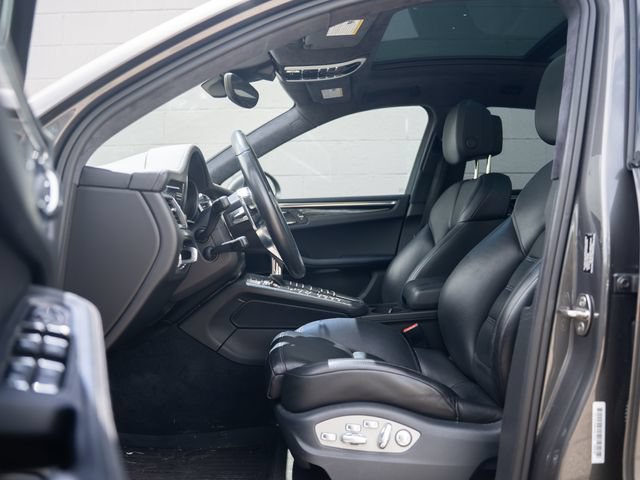 Used 2015 Porsche Macan Turbo AWD/4WD image 17