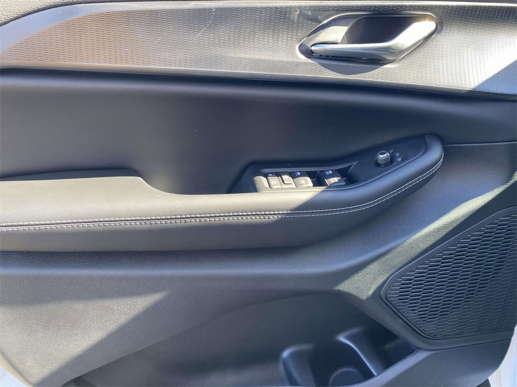 New 2025 Jeep Grand Cherokee L Altitude image 12