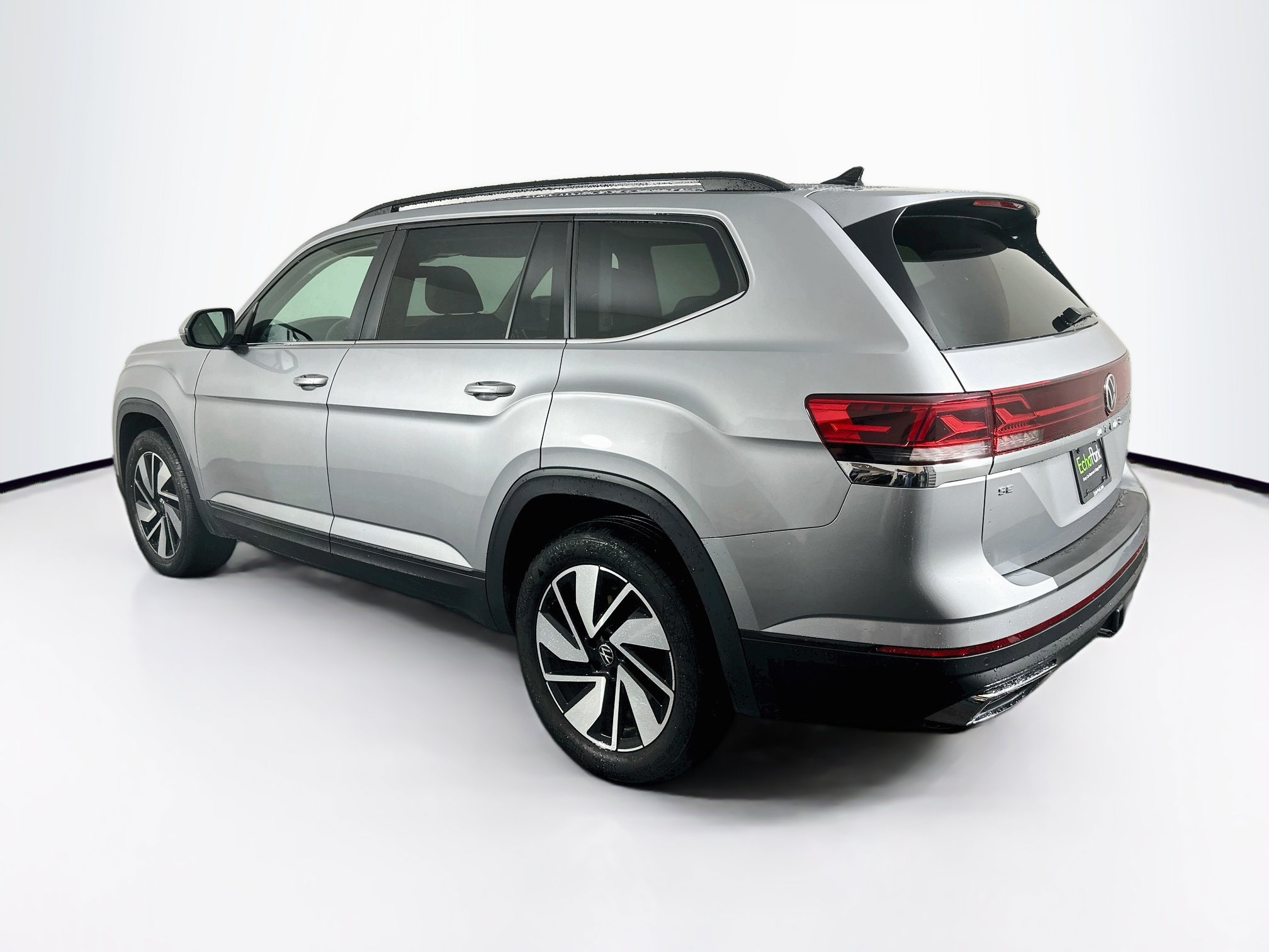 Used 2025 Volkswagen Atlas SE AWD/4WD image 5
