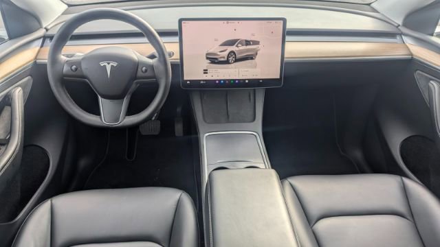 Used 2023 Tesla Model Y Long Range image 23