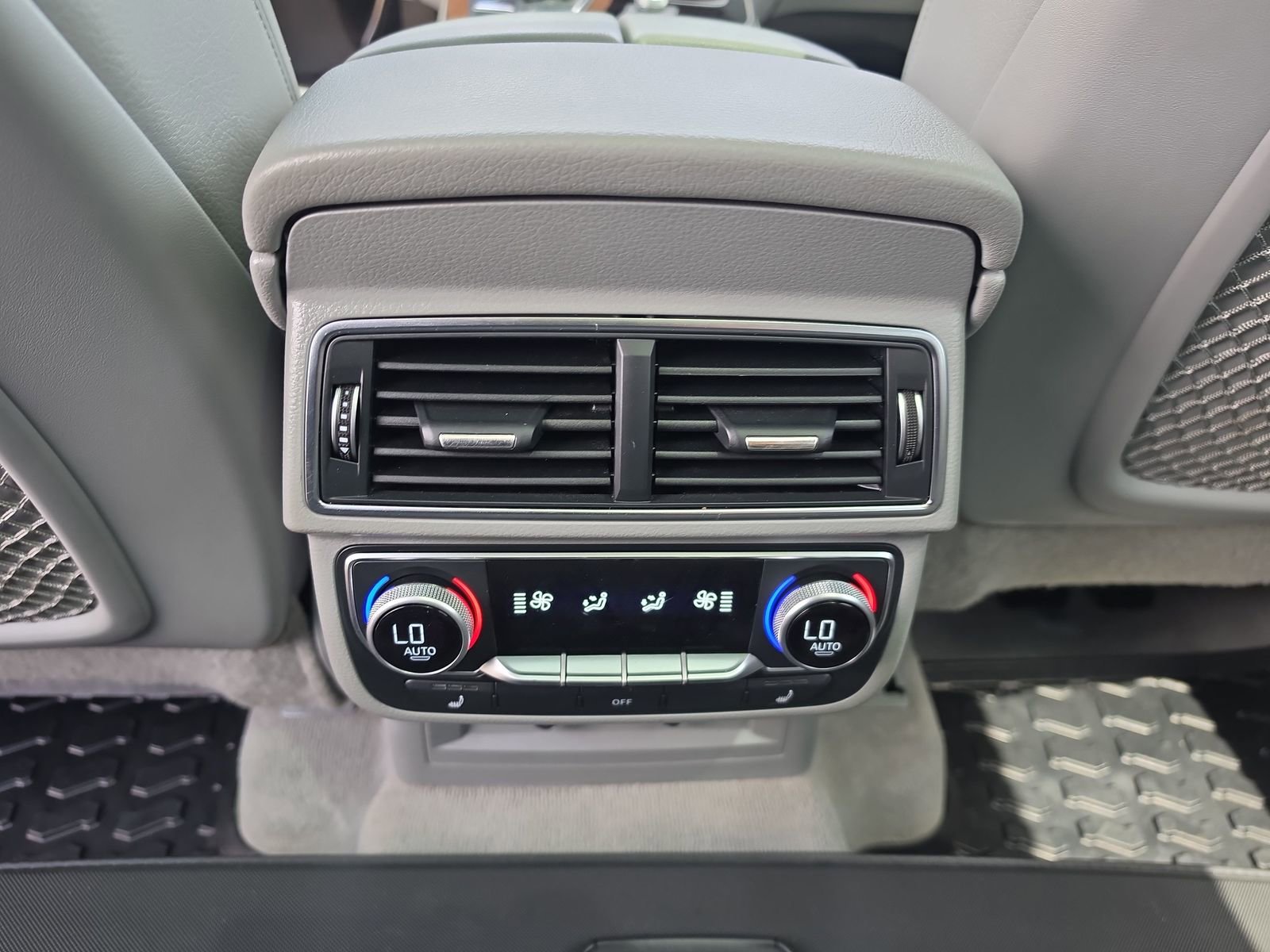 Used 2018 Audi Q7 3.0T Prestige w/ Prestige Package AWD/4WD image 15