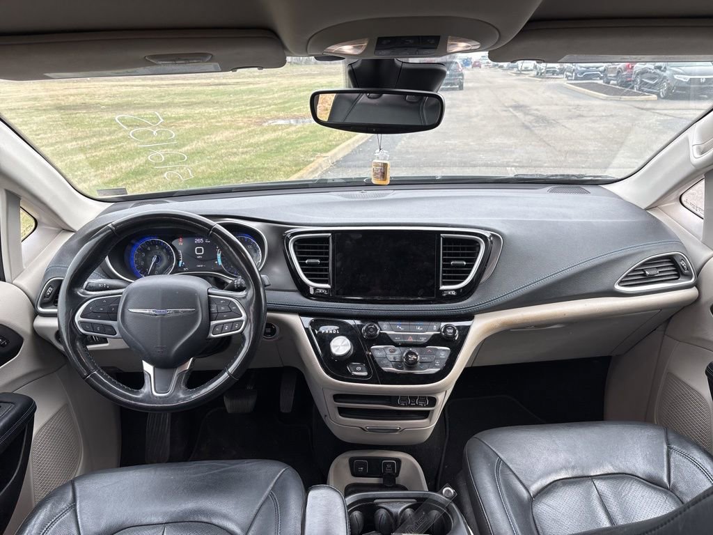 Used 2021 Chrysler Pacifica Touring-L image 19