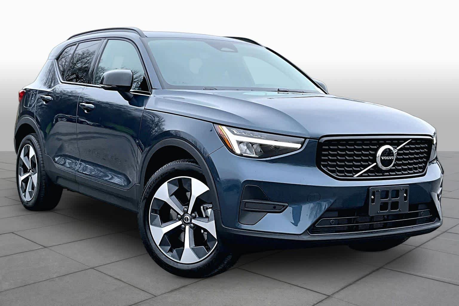 Used 2026 Volvo XC40 B5 Core w/ Climate Package AWD/4WD image 5