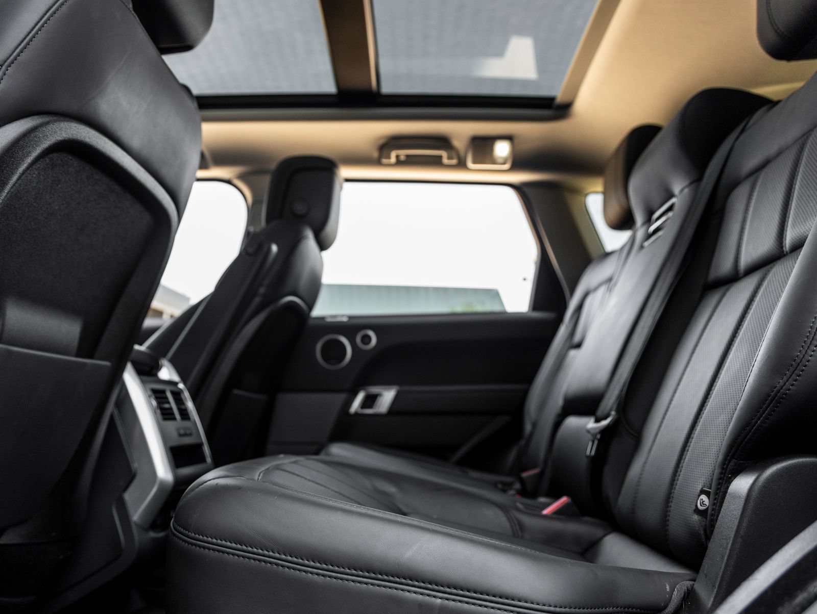Used 2019 Land Rover Range Rover Sport HSE AWD/4WD image 30