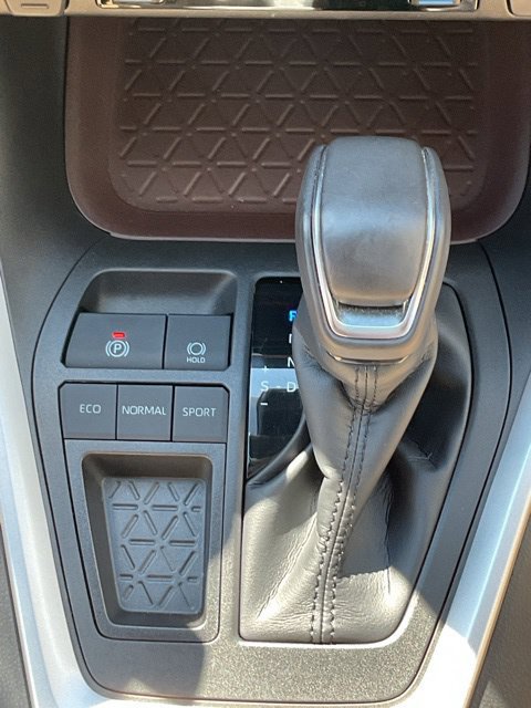 Used 2022 Toyota RAV4 Limited FWD image 31