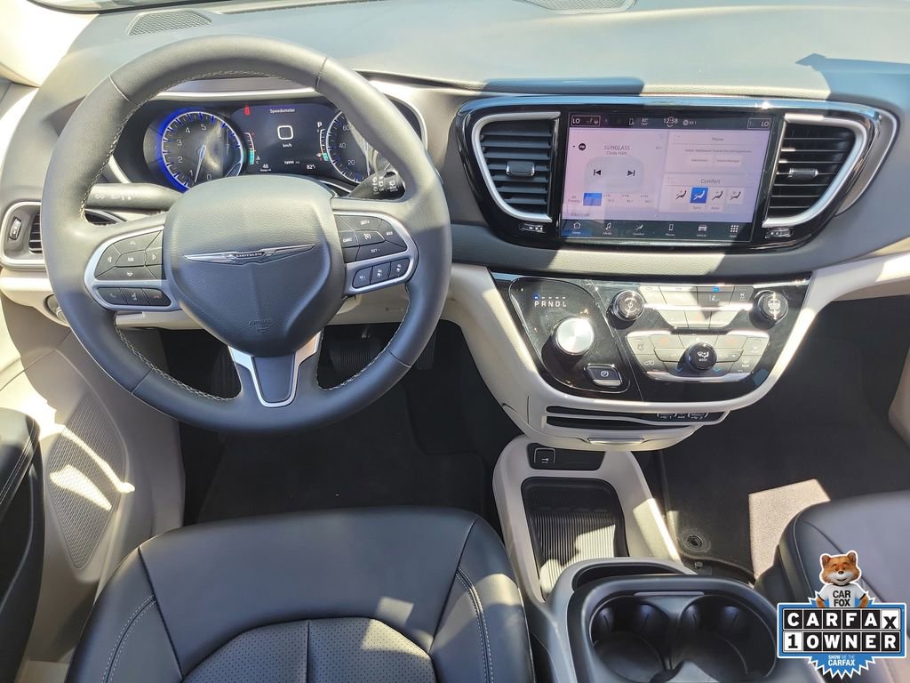 Used 2024 Chrysler Pacifica Touring-L FWD image 9