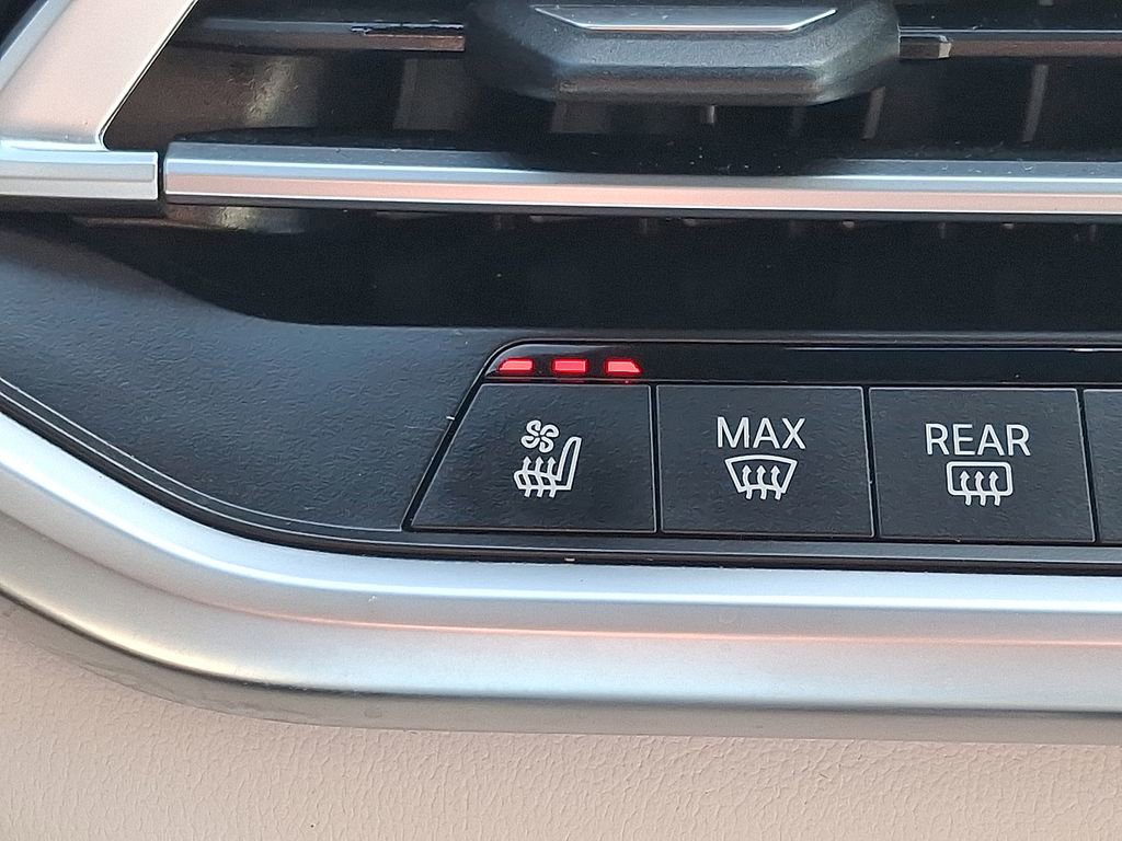 Used 2020 BMW X7 M50i w/ Dynamic Handling Package image 11