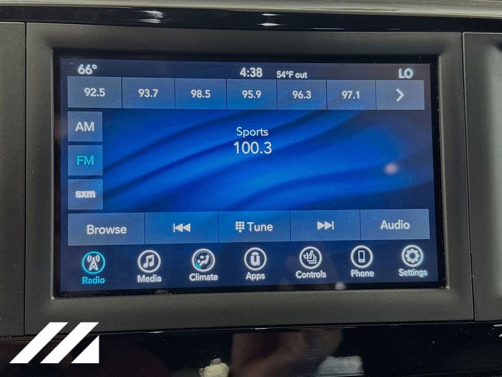 Used 2020 Chrysler Pacifica Touring-L FWD image 16