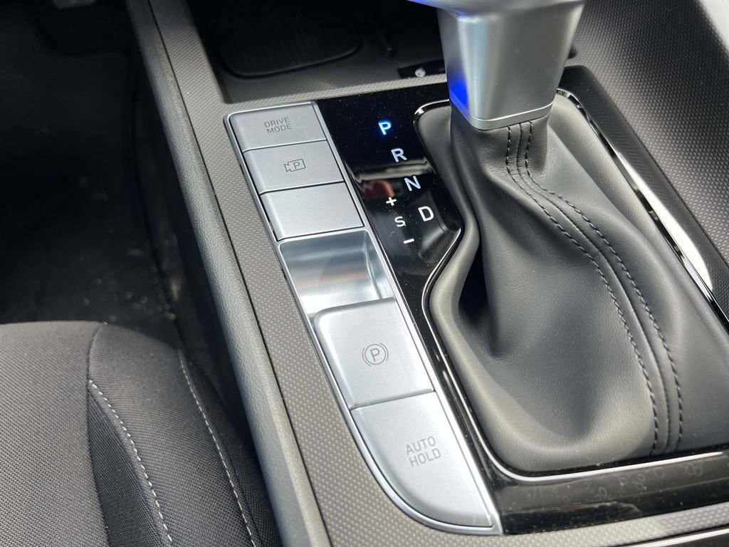 Used 2025 Hyundai Elantra SEL w/ Cargo Package image 19