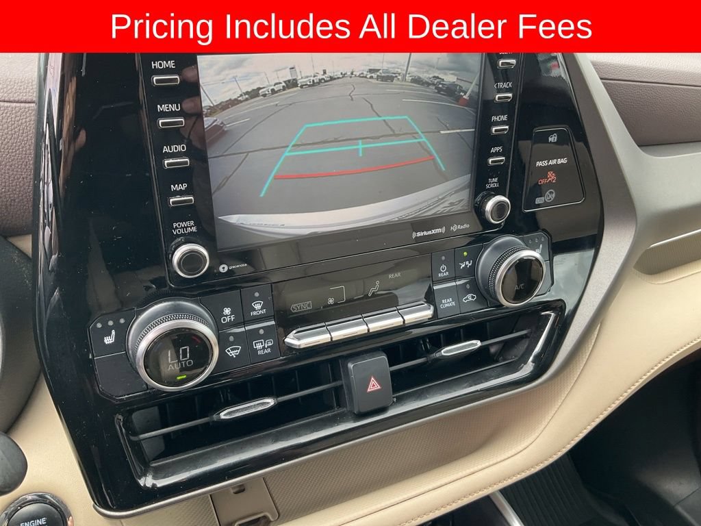 Used 2022 Toyota Highlander XLE FWD image 12