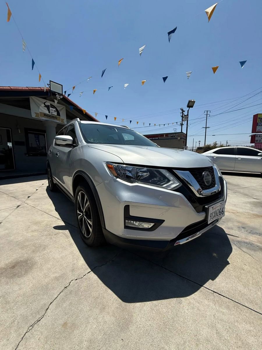 Used 2019 Nissan Rogue SV w/ Premium Package image 3
