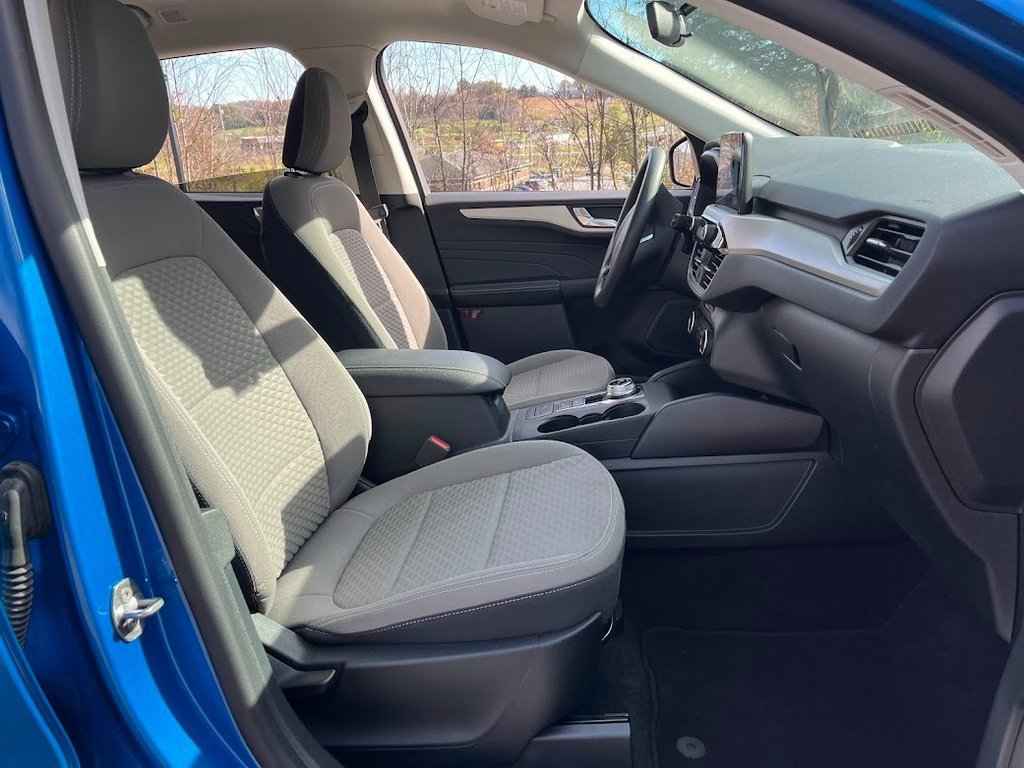 Used 2021 Ford Escape SE w/ SE Sport Appearance Package image 38