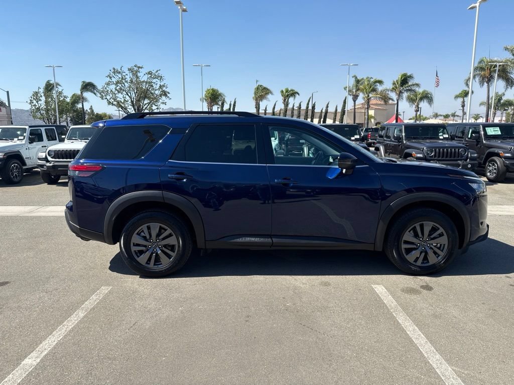 Used 2024 Nissan Pathfinder SV FWD image 9