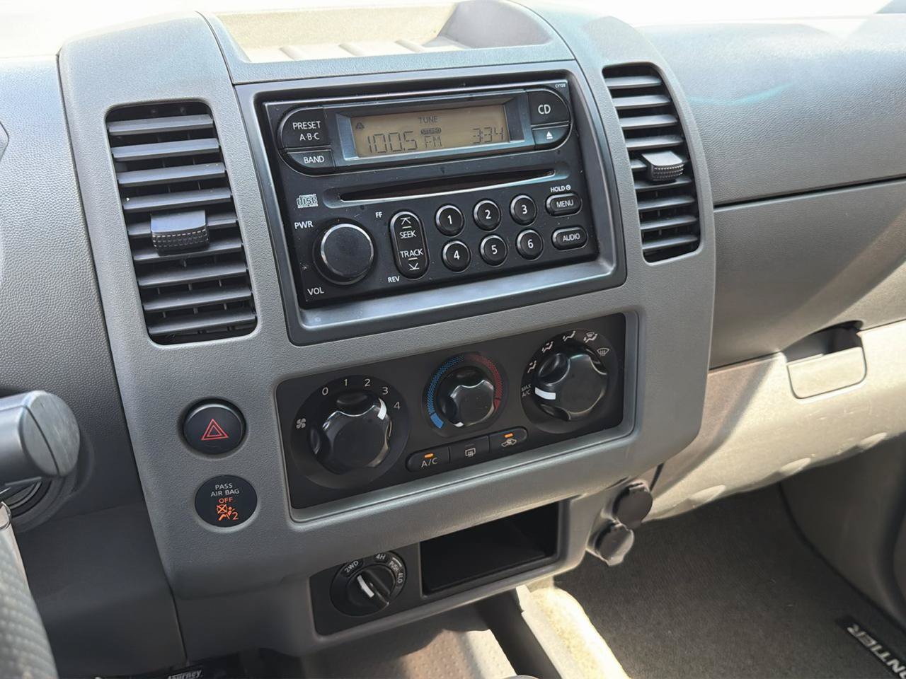 Used 2005 Nissan Frontier SE w/ (P01) Power Pkg AWD/4WD image 16