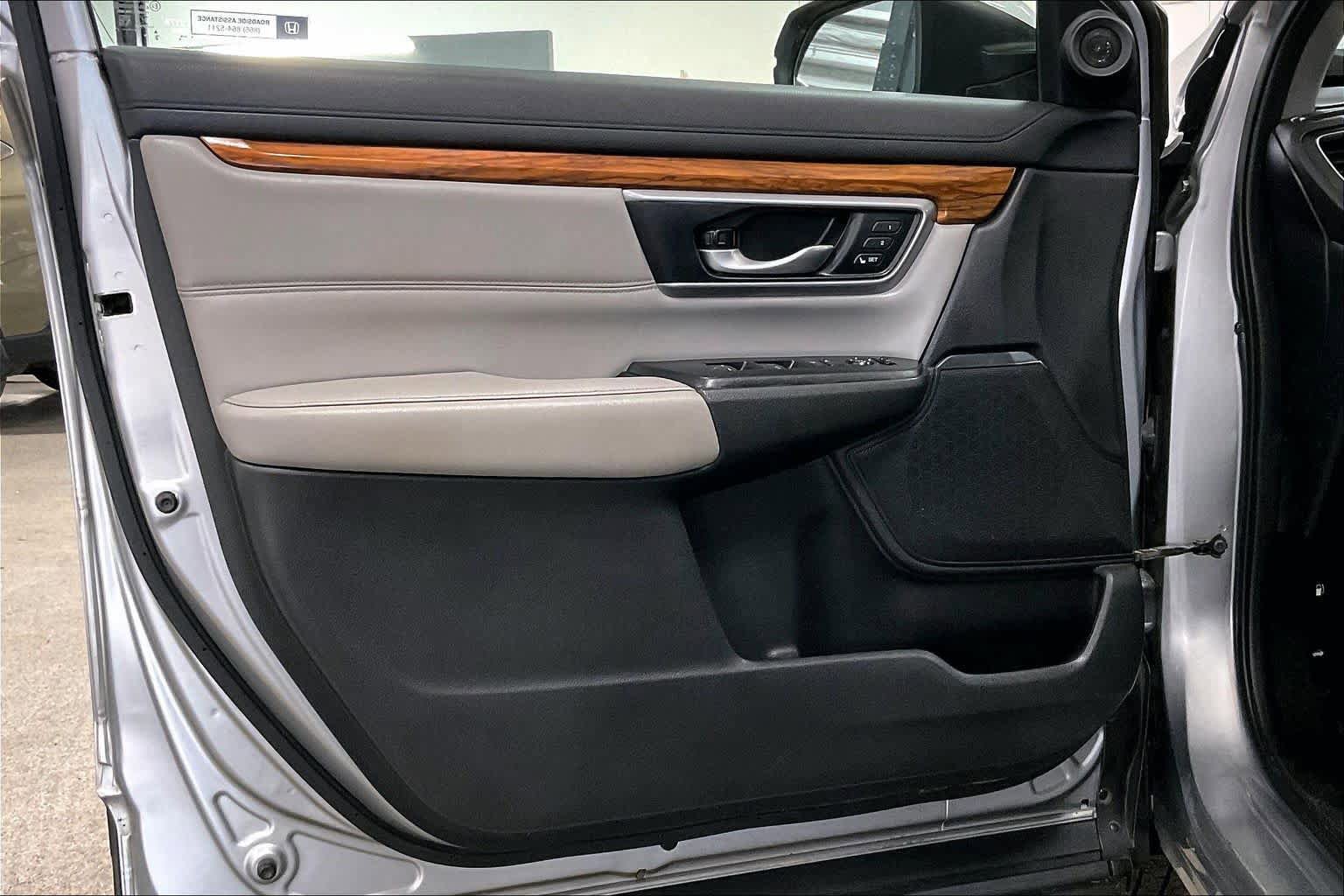 Used 2017 Honda CR-V Touring image 22
