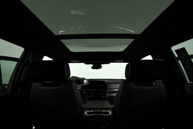 Certified 2025 Chevrolet Suburban High Country image 23