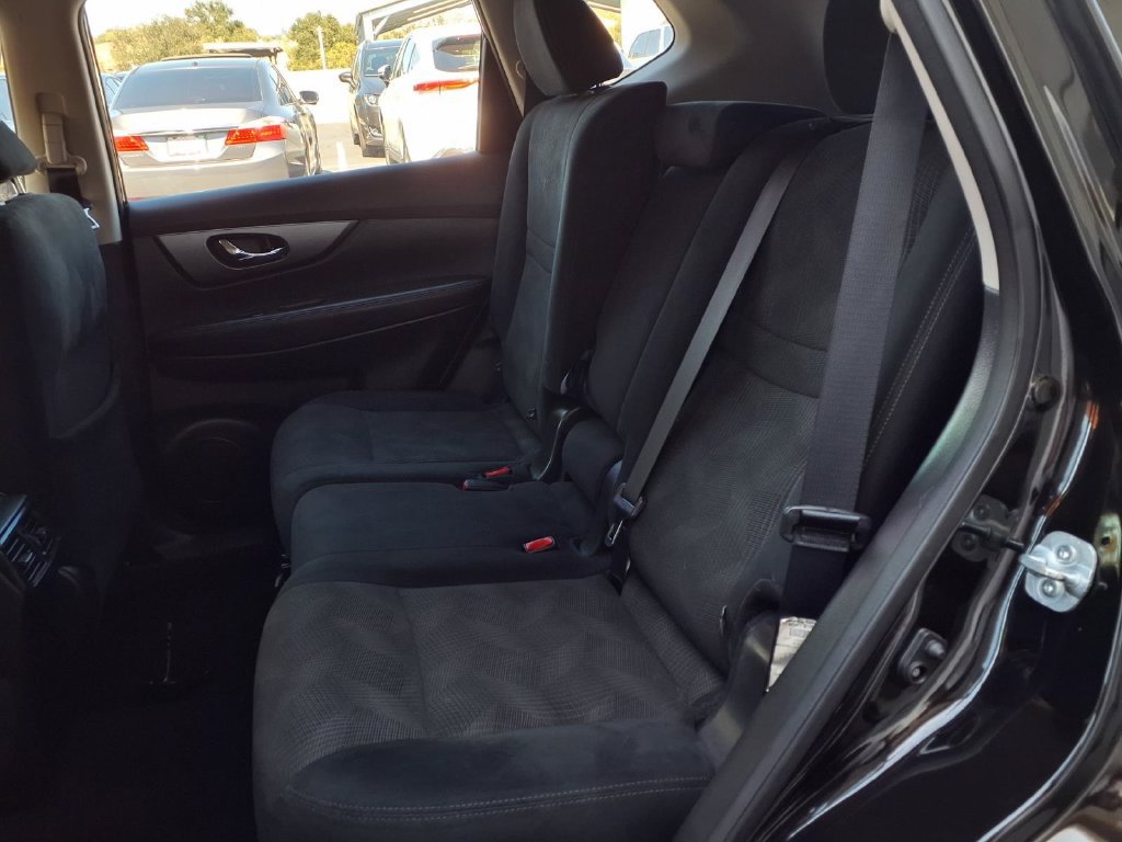 Used 2016 Nissan Rogue S FWD image 18