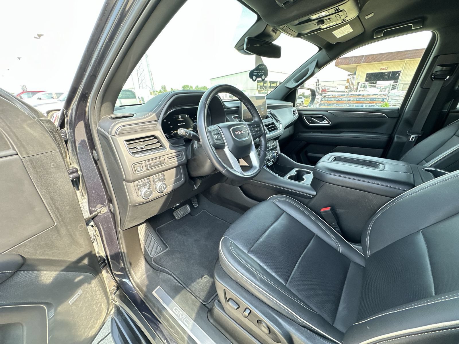 Certified 2023 GMC Yukon XL SLT AWD/4WD image 10