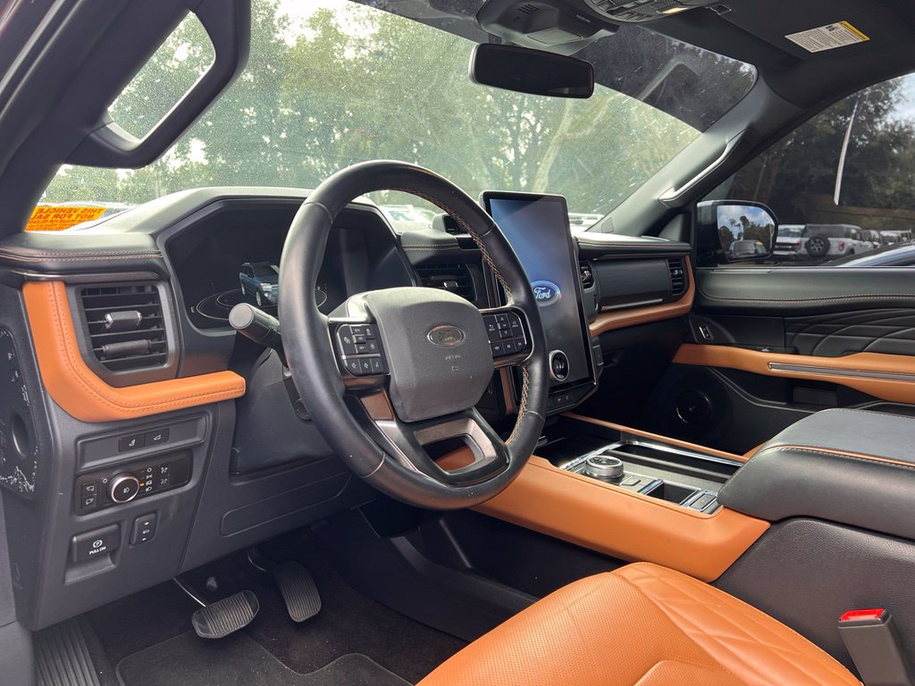 Used 2023 Ford Expedition Platinum RWD image 5