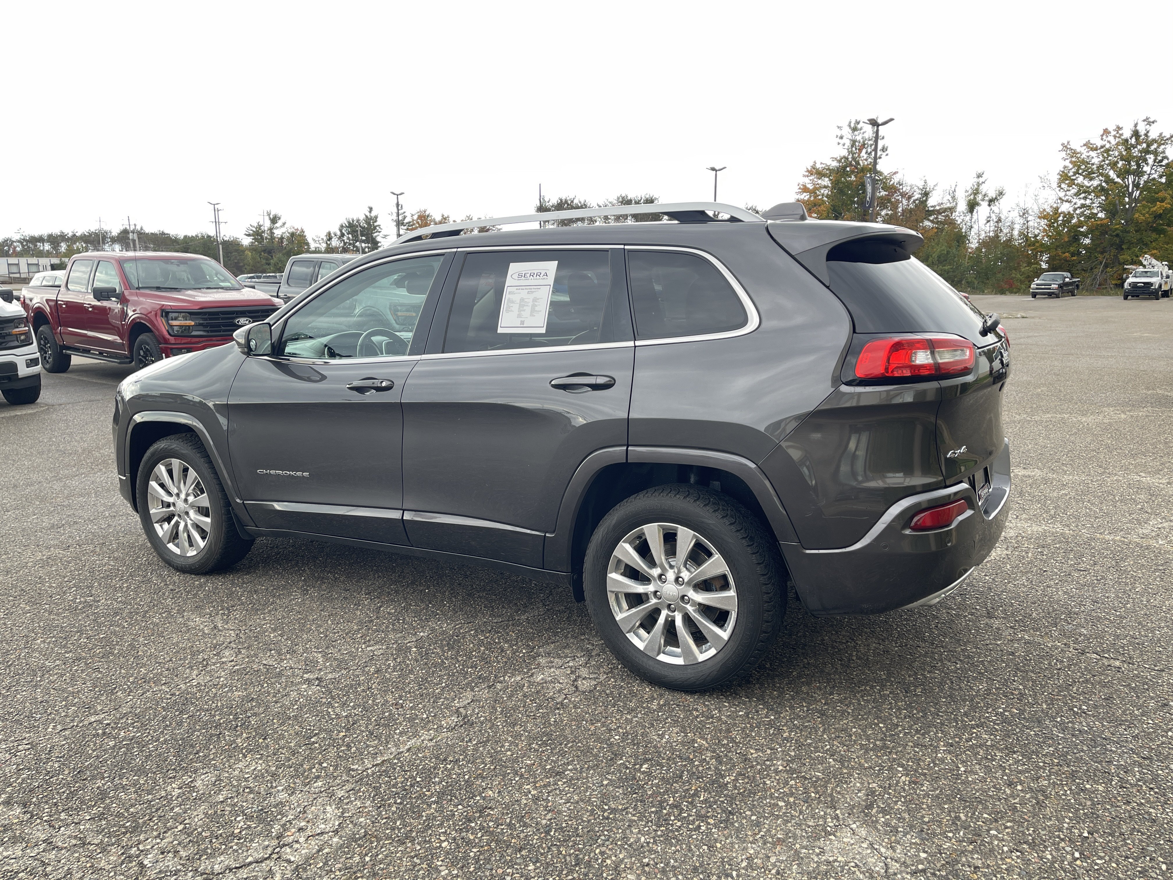 Used 2018 Jeep Cherokee Overland w/ Technology Group AWD/4WD image 5