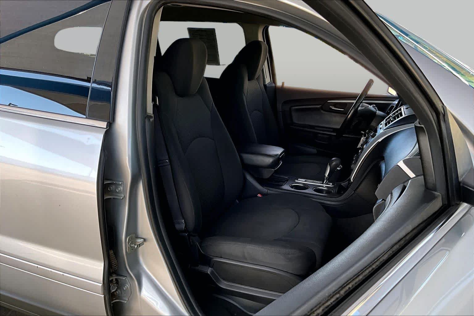 Used 2012 Chevrolet Traverse LT FWD image 8