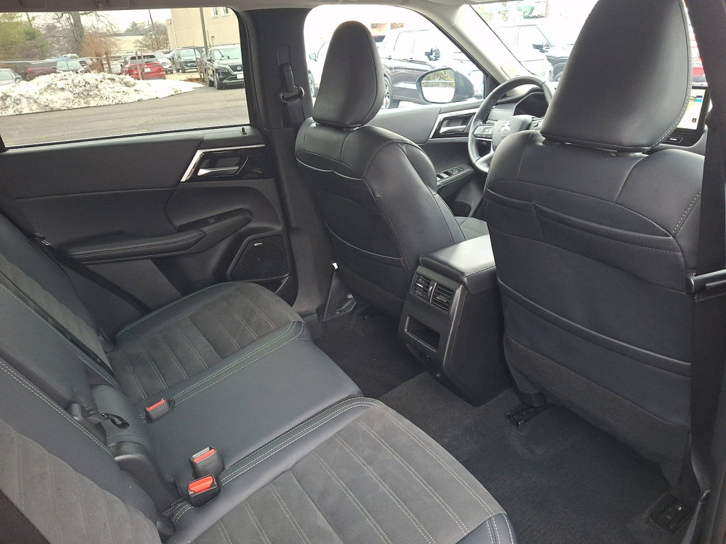 Used 2025 Mitsubishi Outlander SE AWD/4WD image 15