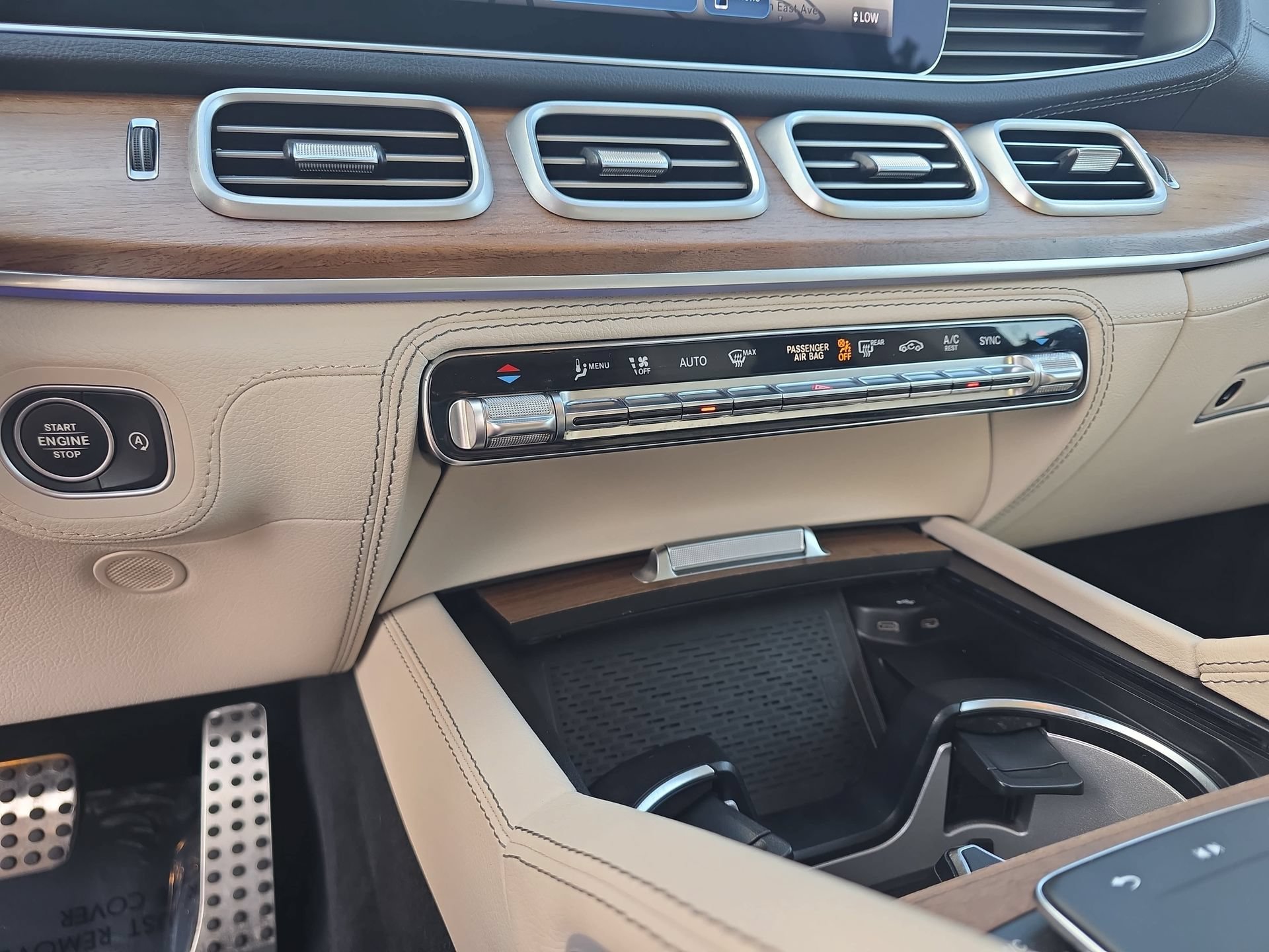 Used 2024 Mercedes-Benz GLS 580 4MATIC image 24