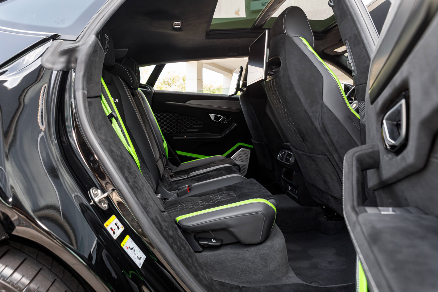 Used 2024 Lamborghini Urus Performante AWD/4WD image 42